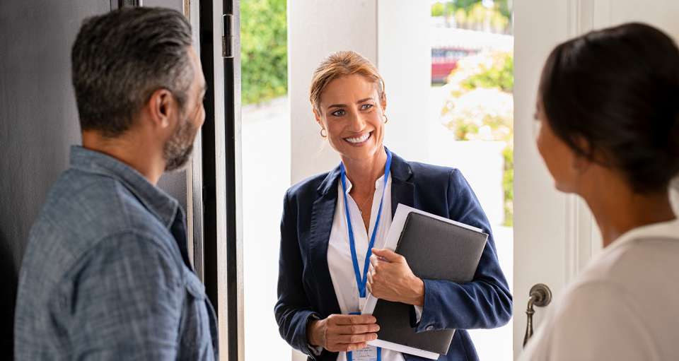 4 Powerful Doorknocking Scripts and Tips for Real Estate Agents